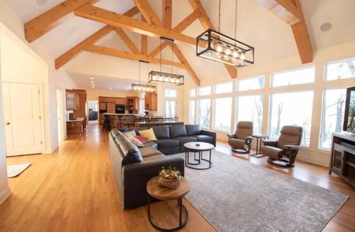 Blaine House | Secluded Spa-cious Retreat -Beds for 8. Plus 3 foldaways extra