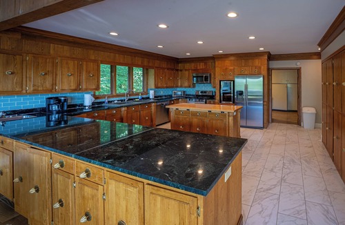 Summerlee House | Secluded, spacious 7 bedroom luxury home w/hot tub & 50 mile views into the NRG