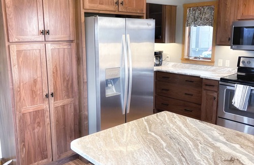 James Creek Cabin | Secluded/Spacious Cabin with 5 BR, 5 min to resort "New Kitchen coming 2026!"