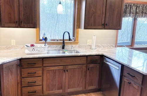 James Creek Cabin | Secluded/Spacious Cabin with 5 BR, 5 min to resort "New Kitchen coming 2026!"