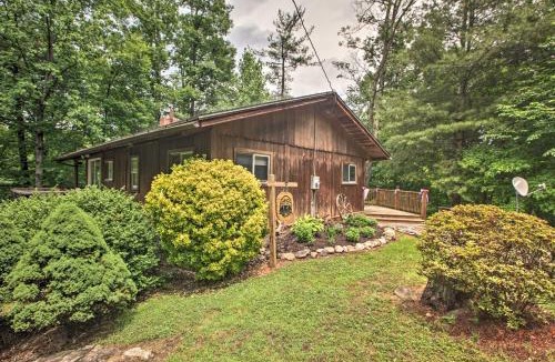 Hood House | Secluded Stanardsville Cabin w/10 Acres & Hot Tub