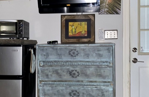 Fairgrounds Apartment | Secluded Studio Along Esplanade Ridge in quiet, very safe neighborhood.