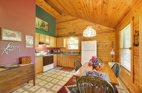 Eureka Springs Cabin | Secluded Studio w/Deck ~ 8 Miles to Beaver Lake!