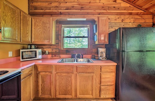 Eureka Springs Cabin | Secluded Studio 1 mi to Thorncrown Chapel