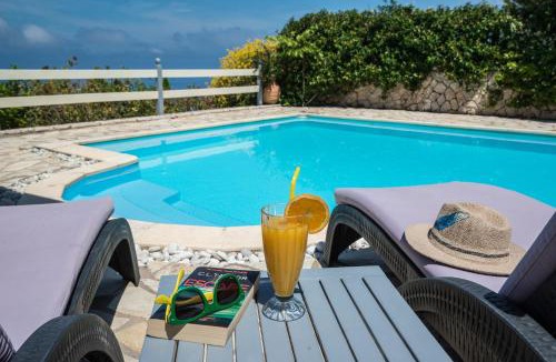 Evgiros Villa | Secluded, sunset, beaches, walk to village-Melina