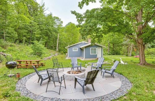 Suttons Bay Cottage | Secluded Suttons Bay Retreat w/Fire Pit!