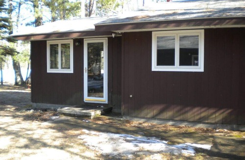 Lewiston House | Secluded Tee Lakeside House, Lewiston Michigan