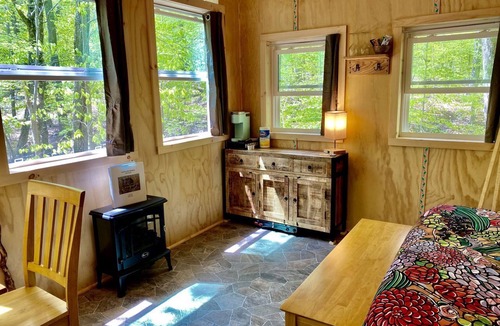 Bozrah Cabin | Secluded Tiny House Rental for Glamping in Norwich, Connecticut