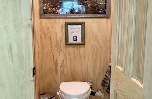 Bozrah Cabin | Secluded Tiny House Rental for Glamping in Norwich, Connecticut