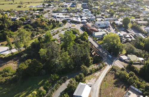 Matakana Cottage | Secluded Two Bedroom Cottage Seconds away from Matakana