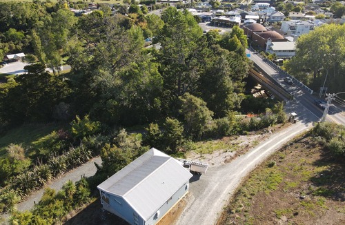 Matakana Cottage | Secluded Two Bedroom Cottage Seconds away from Matakana