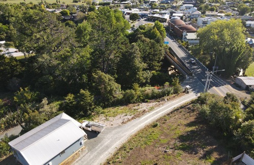 Matakana Cottage | Secluded Two Bedroom Cottage Seconds away from Matakana