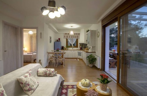 Kariotai Villa | Secluded Villa Asprolià with salt water pool & large garden, close to town.