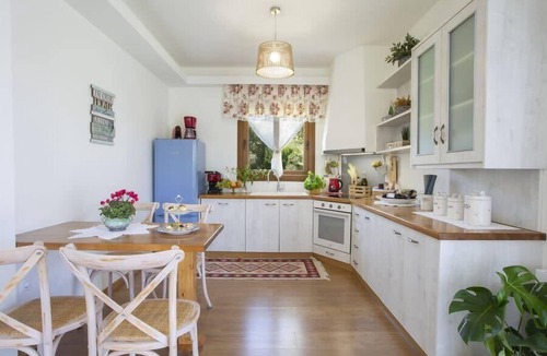 Kariotai Villa | Secluded Villa Asprolià with salt water pool & large garden, close to town.