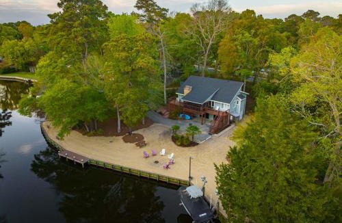 Southern Shores House | Secluded Waterfront Retreat With Backyard Beach