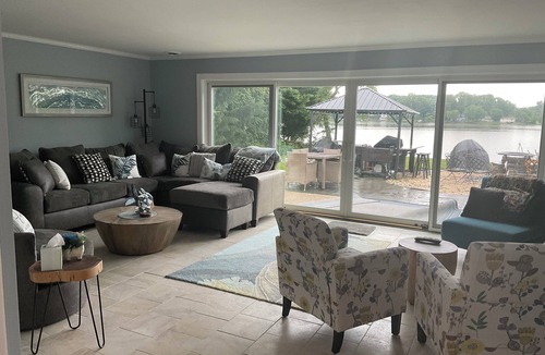 White Marsh Villa | Secluded Waterfront Retreat 2 bed 1 1/2 baths private guest house w Pool & Beach