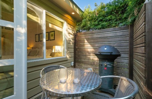 Beach Barber Tract Hotel | Secluded Windansea Beach Rental Cottage
