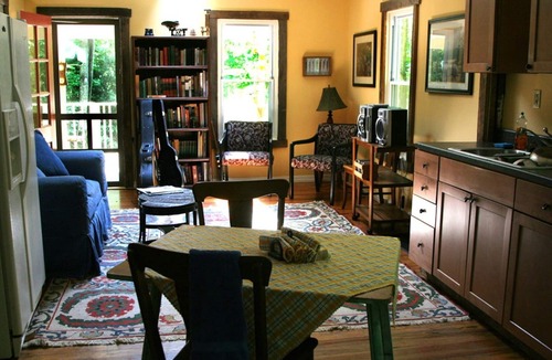 Athens Cottage | Secluded Wooded Setting 5 Minutes From Town