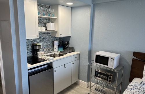 Daytona Beach Shores Resort | Second Floor Completely Remodeled Direct Ocean Front Studio with Gorgeous View!