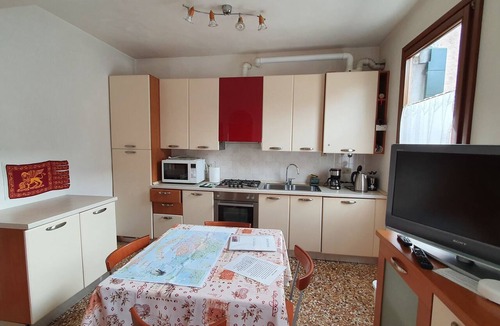 Cannaregio Apartment | Second floor apartment with balcony and canal view IT027042C23ZLO5K7X