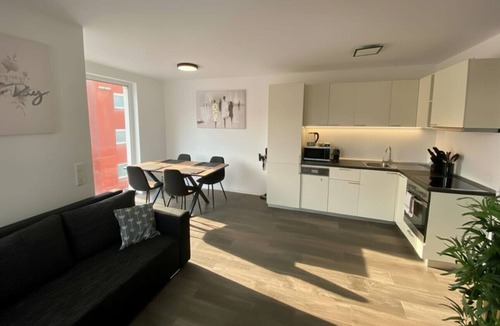 Muhlburg Apartment | second Floor Apt. near Rheinhafen - Balkon und Parken - APOLONIAliving