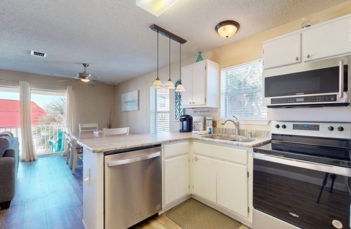 Navarre Beach Condo | Second floor condo with shared pool, high-speed WiFi, and private washer/dryer