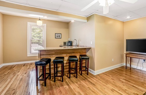 Hammondsport Condo | Second floor condo near Keuka Lake with city view, partial AC, and fast WiFi