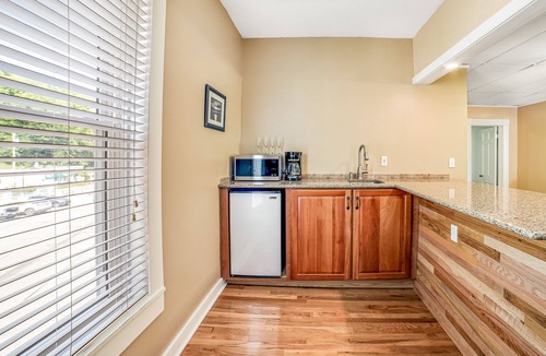 Hammondsport Condo | Second floor condo near Keuka Lake with city view, partial AC, and fast WiFi