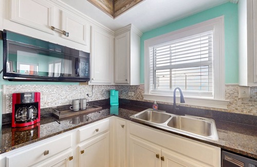 Mexico Beach Condo | Second Floor Condo a/Ocean View, Shared Pool & Hot Tub, High-Speed WiFi, & W/D