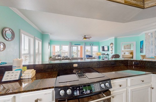 Mexico Beach Condo | Second Floor Condo a/Ocean View, Shared Pool & Hot Tub, High-Speed WiFi, & W/D