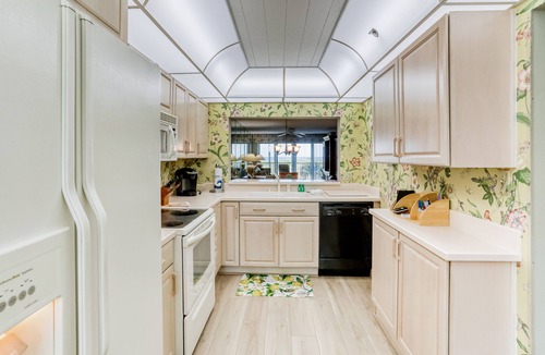 Sand Key House | Second-floor condo with pool and tennis court, private W/D, and central AC