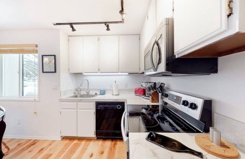 Elkhorn Village Condo | Second-floor condo with hot tub, pool, free WiFi, & gas fireplace - near slopes