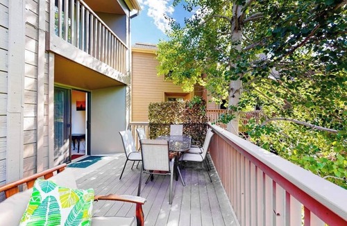 Elkhorn Village Condo | Second-floor condo with hot tub, pool, free WiFi, & gas fireplace - near slopes