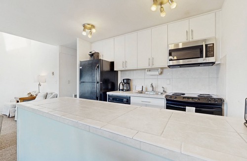 Historic Bayfront Condo | Second Floor Condo with Marina View, High-Speed WiFi, Water View, and Balcony