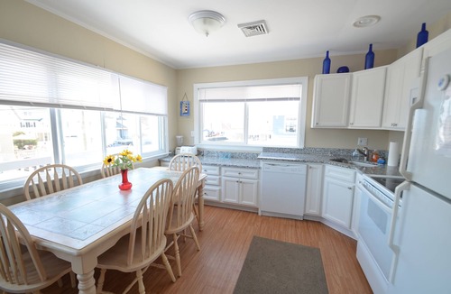 North Beach Haven House | Second Floor, Fantastic Water Views, Bay Beach, Pet Friendly.