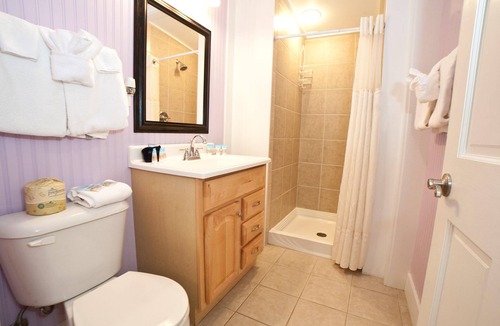 Savannah Beach Cottage | Second-Floor Suite w/Covered Porches & Full Kitchen - Steps from Dining & Shops
