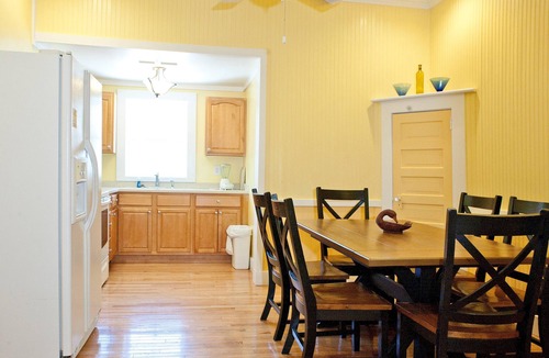 Savannah Beach Cottage | Second-Floor Suite w/Covered Porches & Full Kitchen - Steps from Dining & Shops