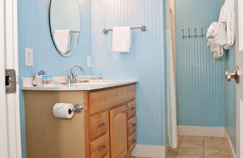 Savannah Beach Cottage | Second-Floor Suite w/Covered Porches & Full Kitchen - Steps from Dining & Shops
