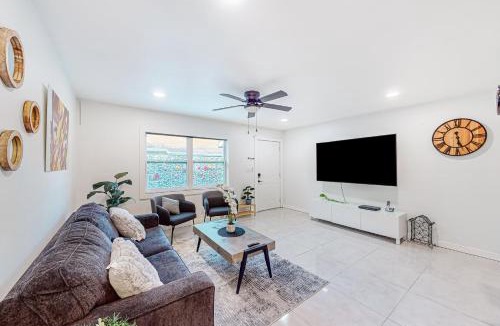River Oaks Apartment | Second Wind Retreat