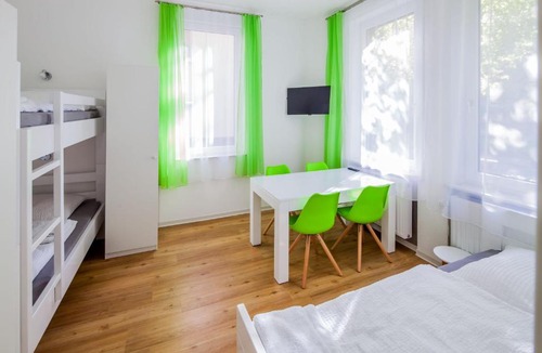 Innenstadt Apartment | SecondHome Stuttgart - Moderne große Wohnungen nahe der hist Altstadt von Esslingen aN - versch Größen 8 - 11 - 19 Betten