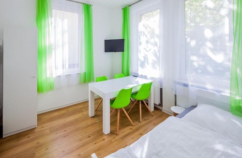 Innenstadt Apartment | SecondHome Stuttgart - Moderne große Wohnungen nahe der hist Altstadt von Esslingen aN - versch Größen 8 - 11 - 19 Betten