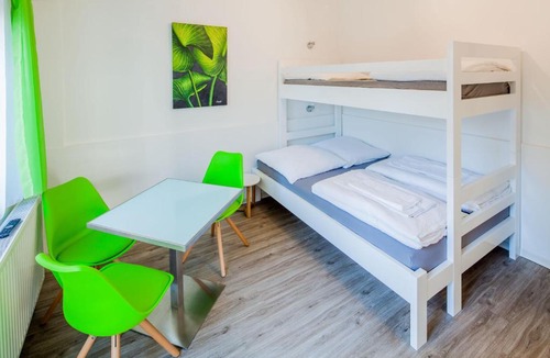 Innenstadt Apartment | SecondHome Stuttgart - Moderne große Wohnungen nahe der hist Altstadt von Esslingen aN - versch Größen 8 - 11 - 19 Betten