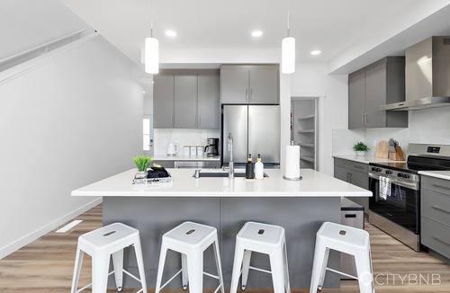 West Edmonton House | Secord | 4beds-3baths | AC | Main floor bedroom