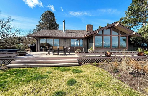 Sequim House | Secret Garden Charming Cottage on Dungeness Bay