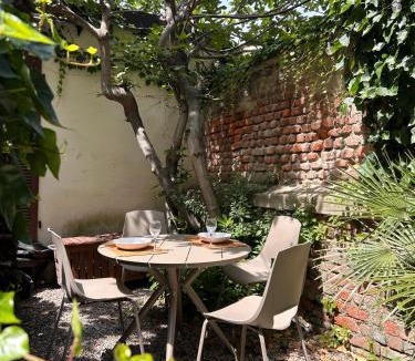 Isola Apartment | Secret garden in the heart of Isola