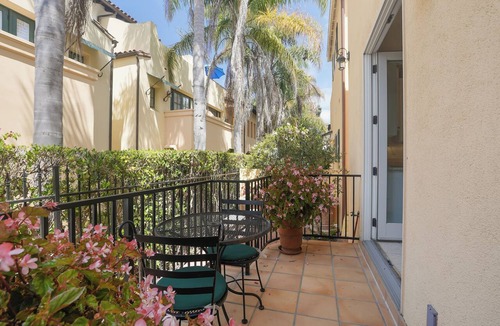 West Beach Apartment | Secret Getaway — 2 blocks to the Beach and Funk Zone