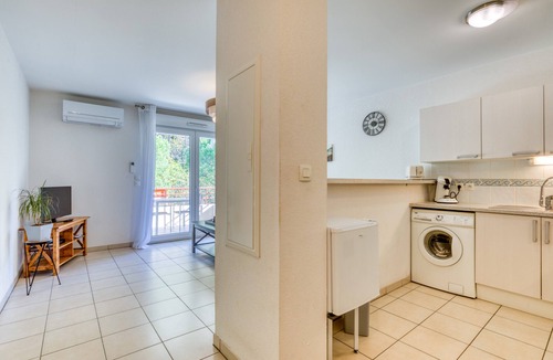 Lamalou-les-Bains Apartment | Secure, Air-Conditioned 43m² T2 Apartment with Wi-Fi