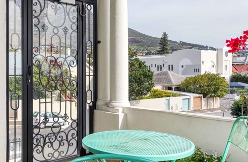 Cape Town City Centre Apartment | Secure & Central Heritage Villa with Views