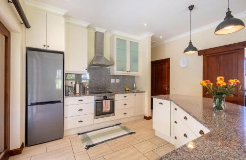 Plettenberg Bay House | Secure Estate Gem next to Golf Course