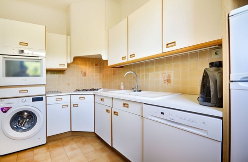 La Ciotat Villa | Secure heated swimming pool, air-conditioned apartment in villa 800 m from the sea